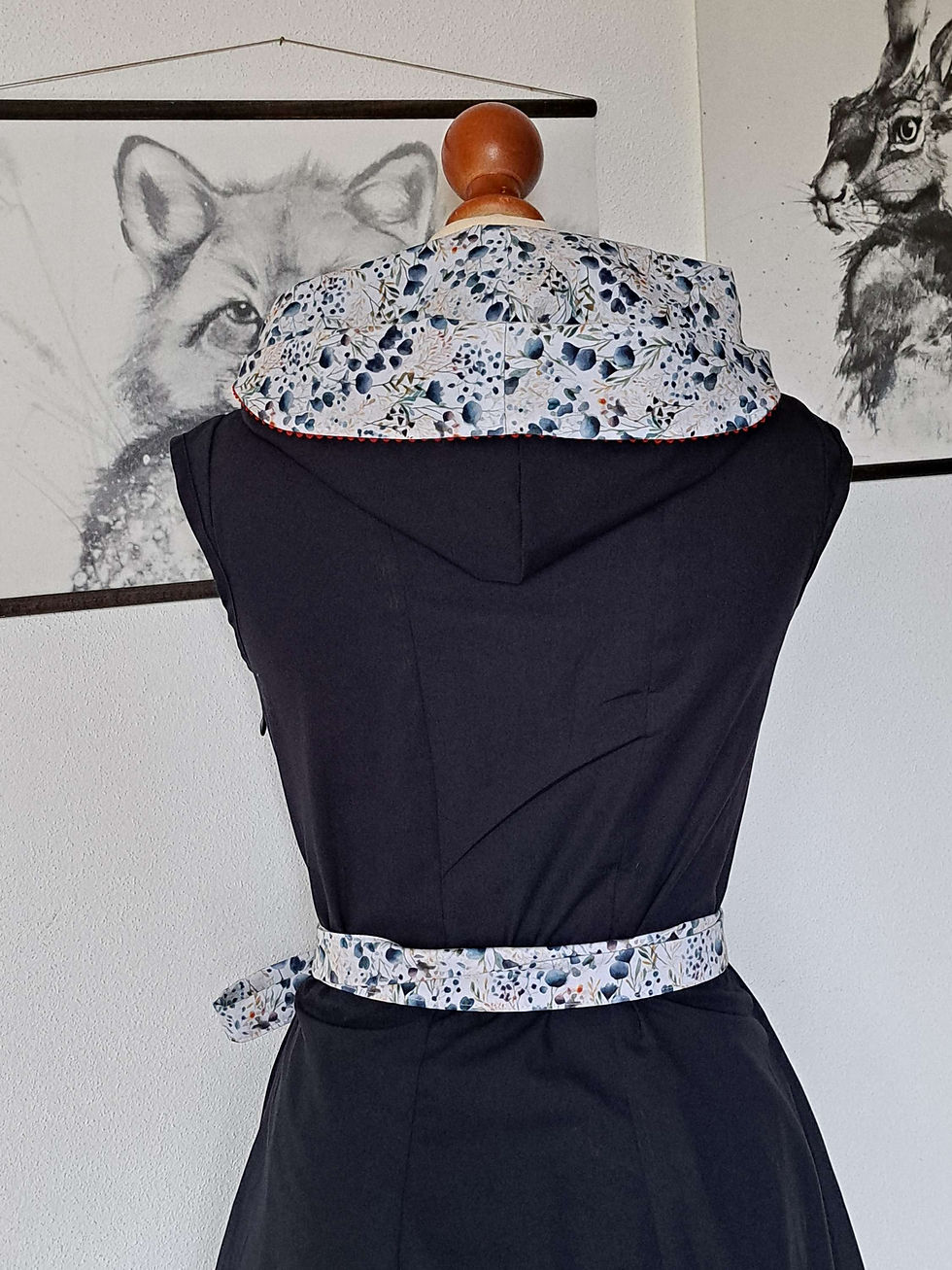 Miniaturbild: Kapuzendirndl dunkelblau-weiß
