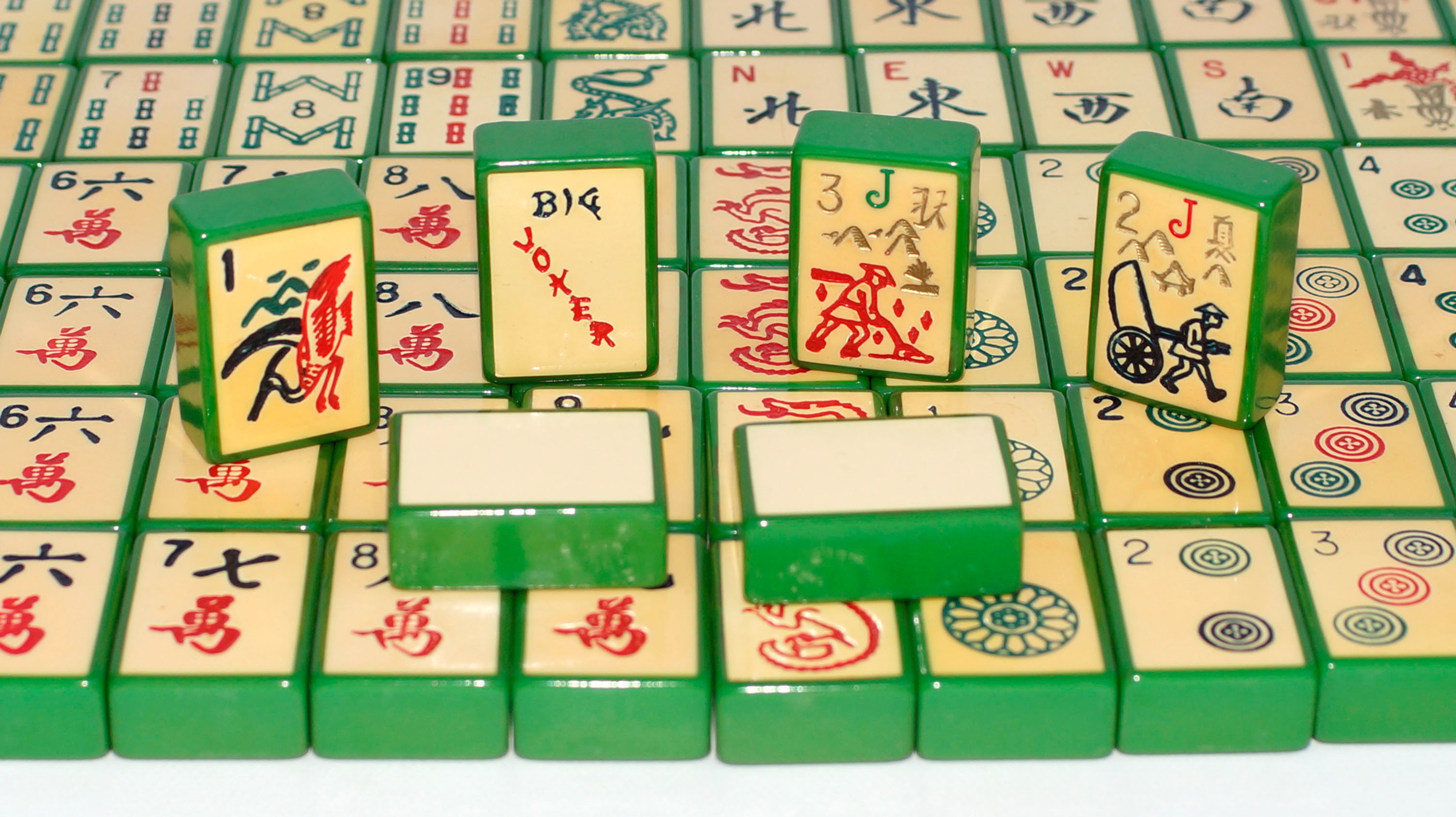 Green Enrobed ~ Cardinal ~ 152 tiles~Carved Jokers