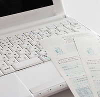 パソコンと書類