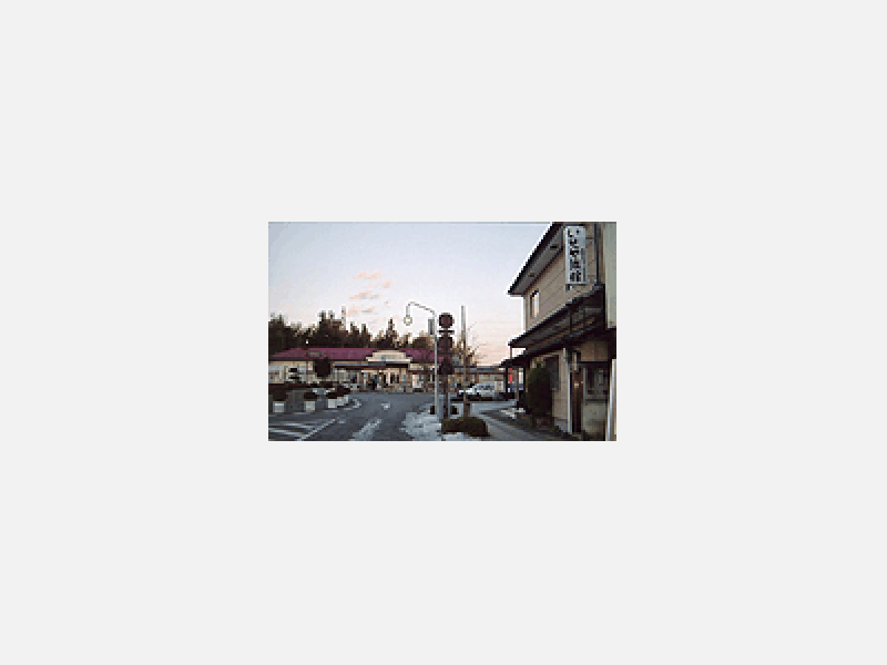 いせや旅館 駅近く.gif