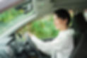 運転中の女性