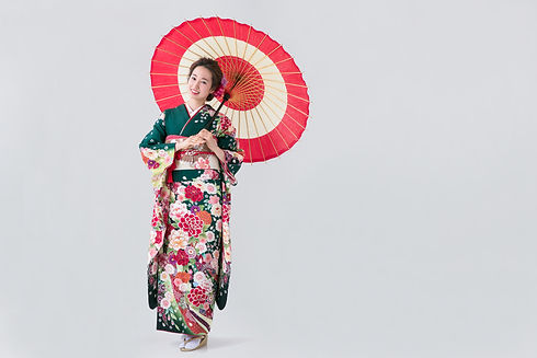 緑の振袖の女性
