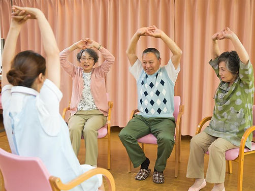 体操する老人