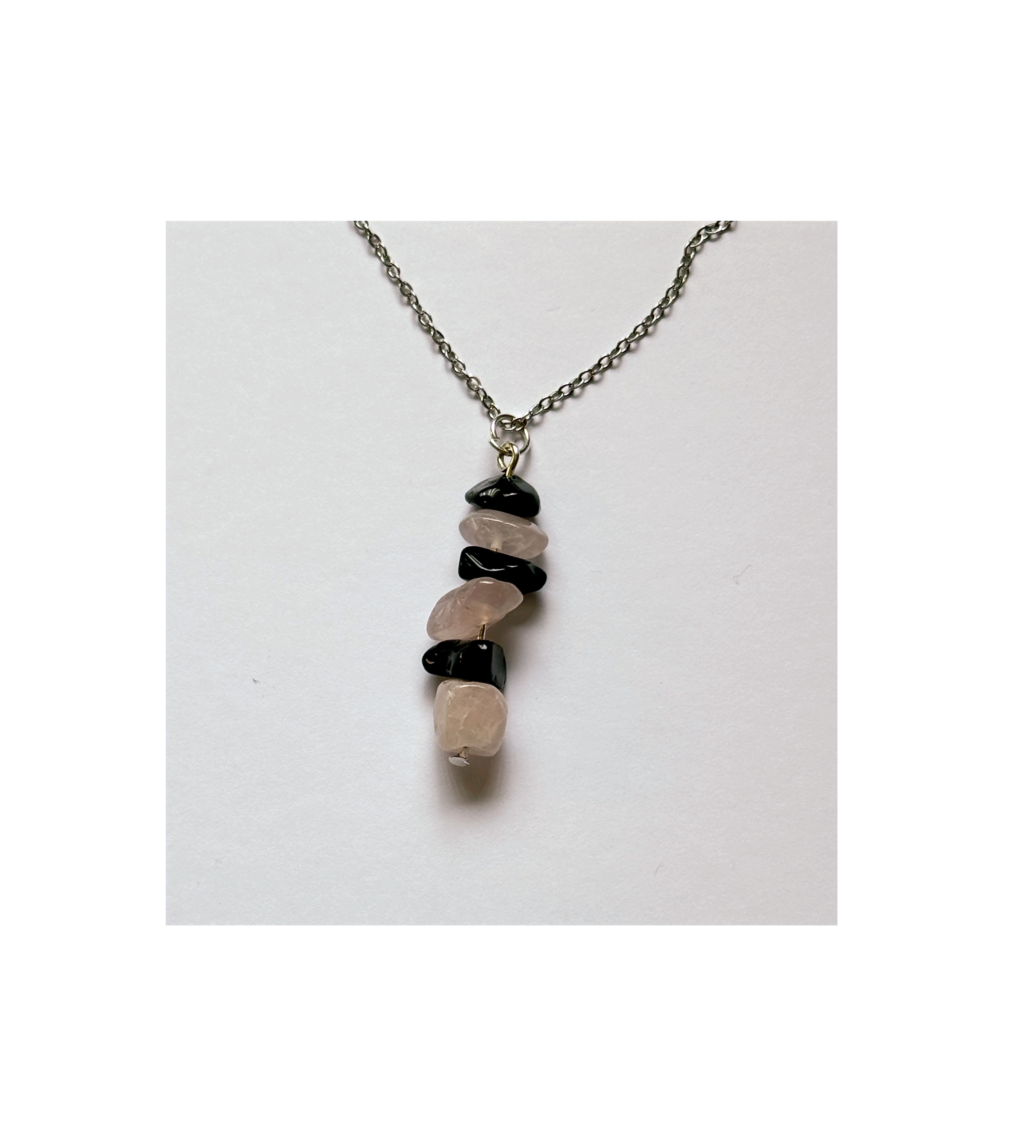 Càrn-Dhu-agus-Ròs necklace