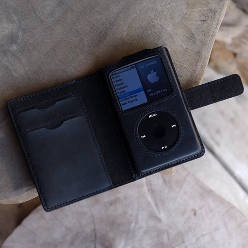 iPod Classic Flip Case with Card Slots - V2 (Black) | MO CORNER