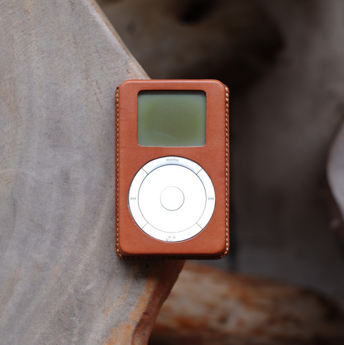 Minimalist iPod Classic Leather Case (Vachetta Leather) | MO CORNER