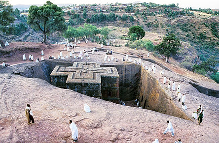 H-Beta-Giyorgis-plus-pilgrims.jpg
