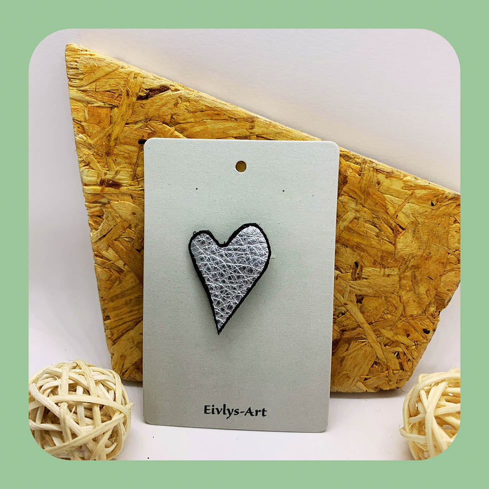 Miniature : La broche en cuir upcyclé Coeur