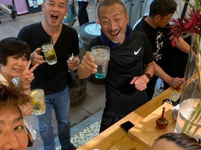 「乾杯！」から始まる一期一会。朝呑み楽酒が、初めての人でも楽しめる理由