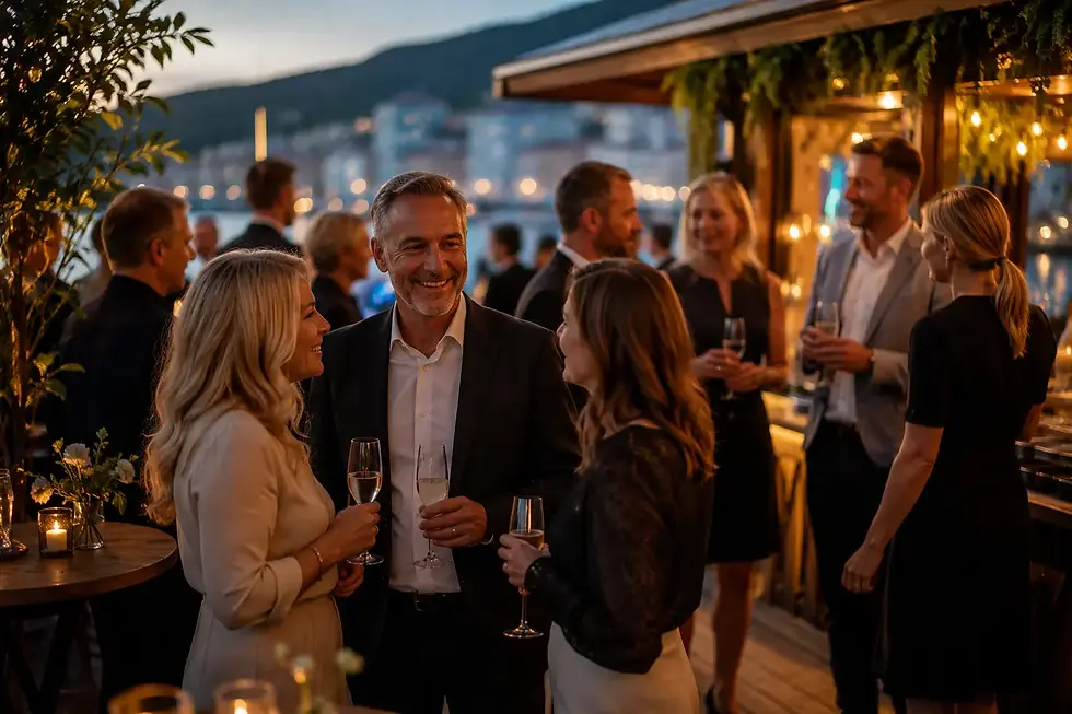 Gjester mingler og nyter en stemningsfull 50-årsfeiring i Bergen med live musikk, hyggelige samtaler og varm atmosfære.