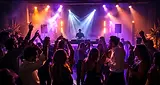 Profesjonell DJ skaper fullt dansegulv under firmafest, bryllup, julebord og event i Norge.