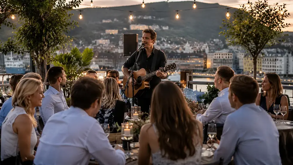 Live musikk under 50-årsfeiring i Bergen hvor familie og venner samles til middag, hyggelige samtaler og god stemning.