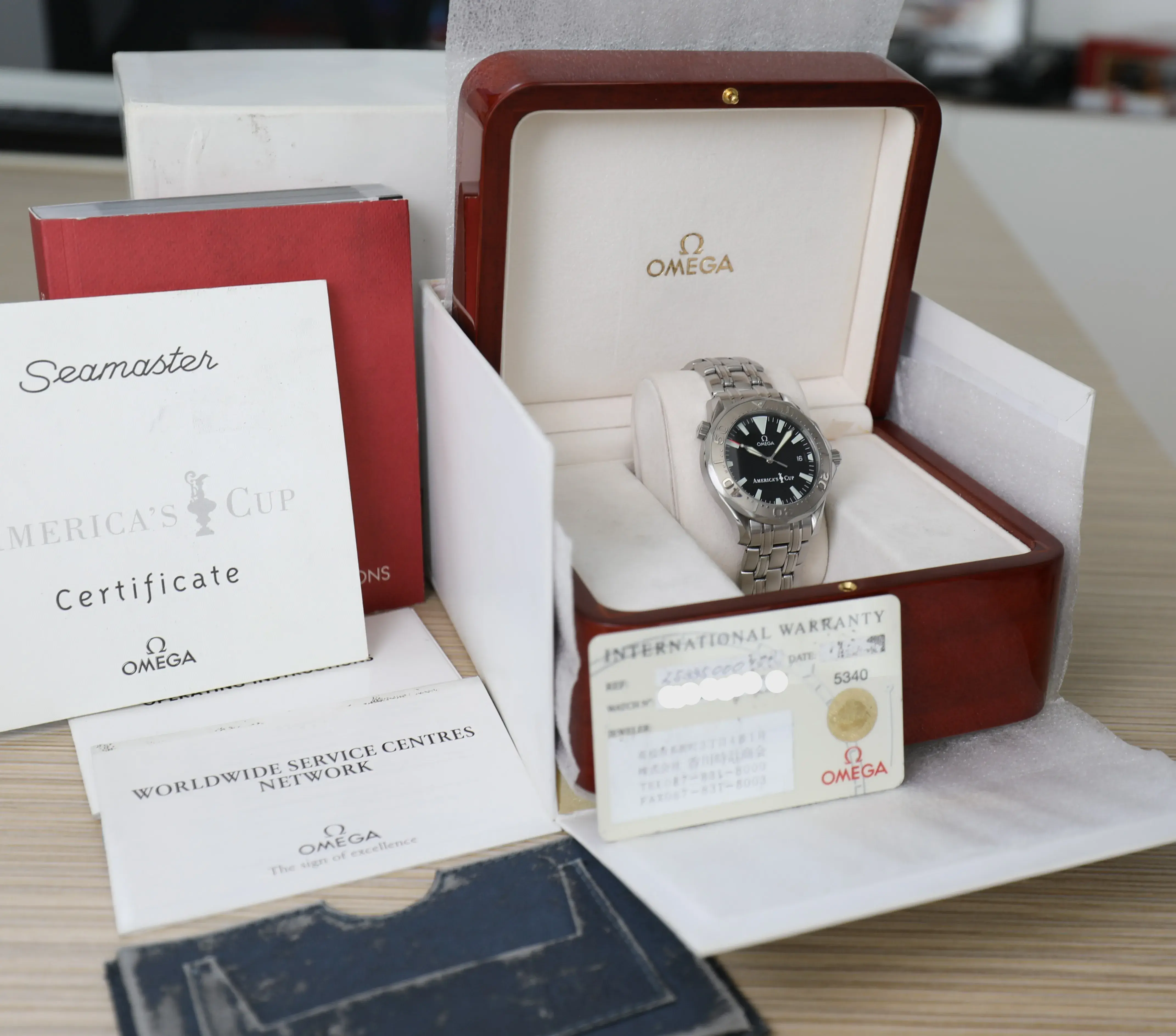 Omega Seamaster Diver 300 M - Americas Cup Limited Edition - White gold Bezel
