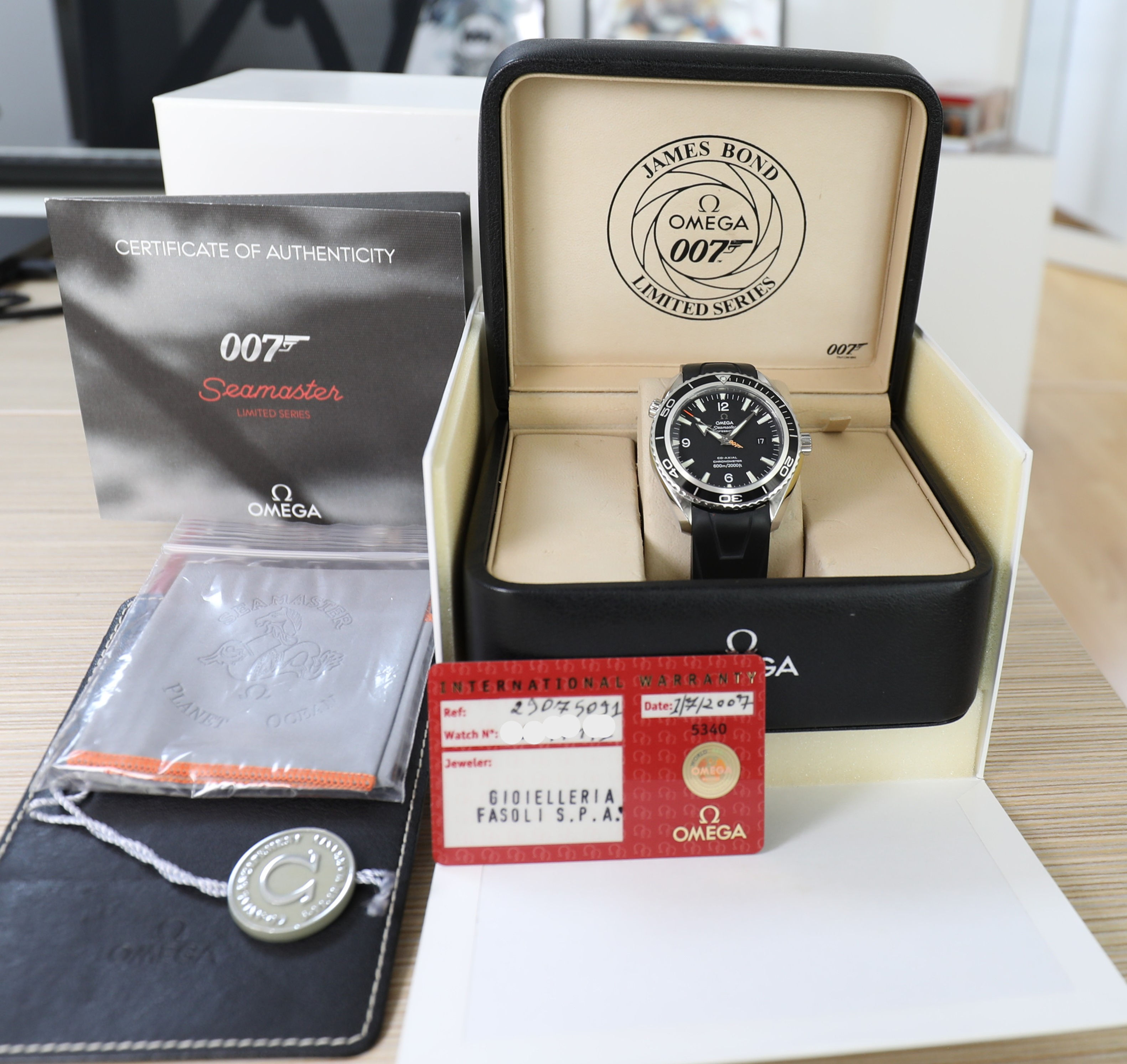 Omega Seamaster Planet Ocean James Bond - Limited Edition Casino Royal
