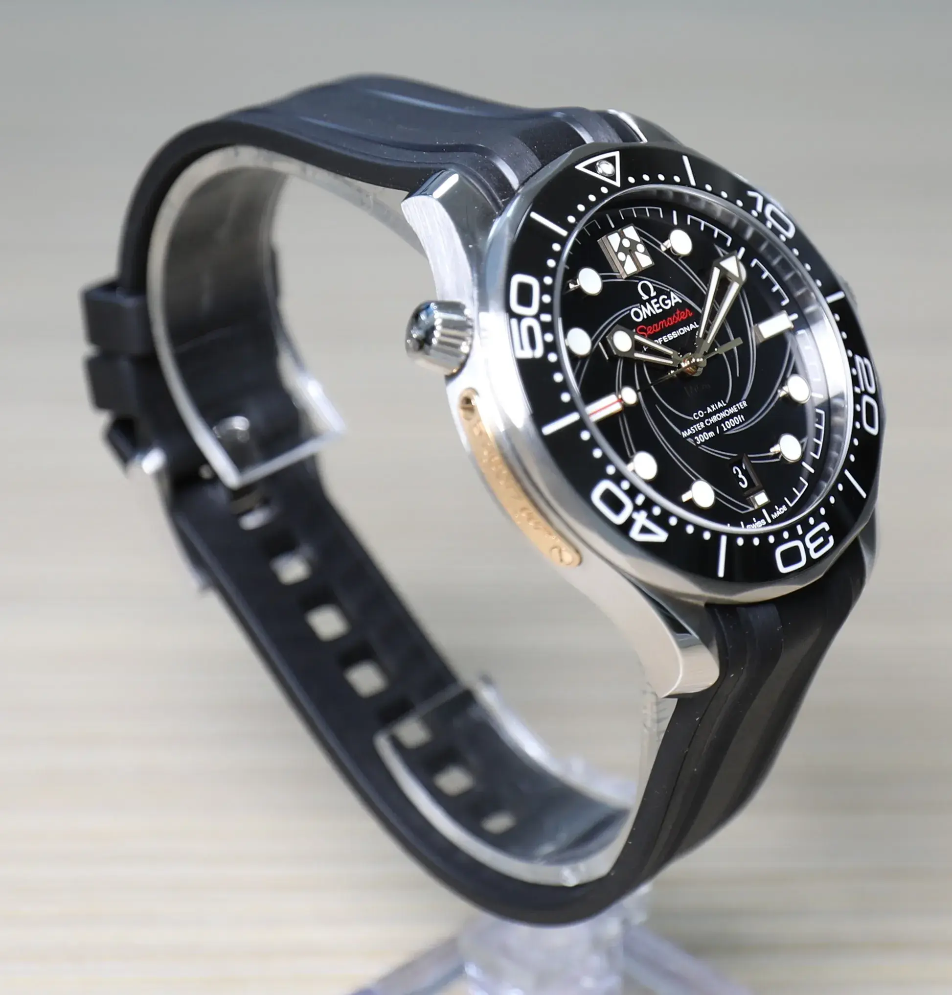 Omega Seamaster Diver 300 M James Bond Anniversary - Limited Edition - 42mm