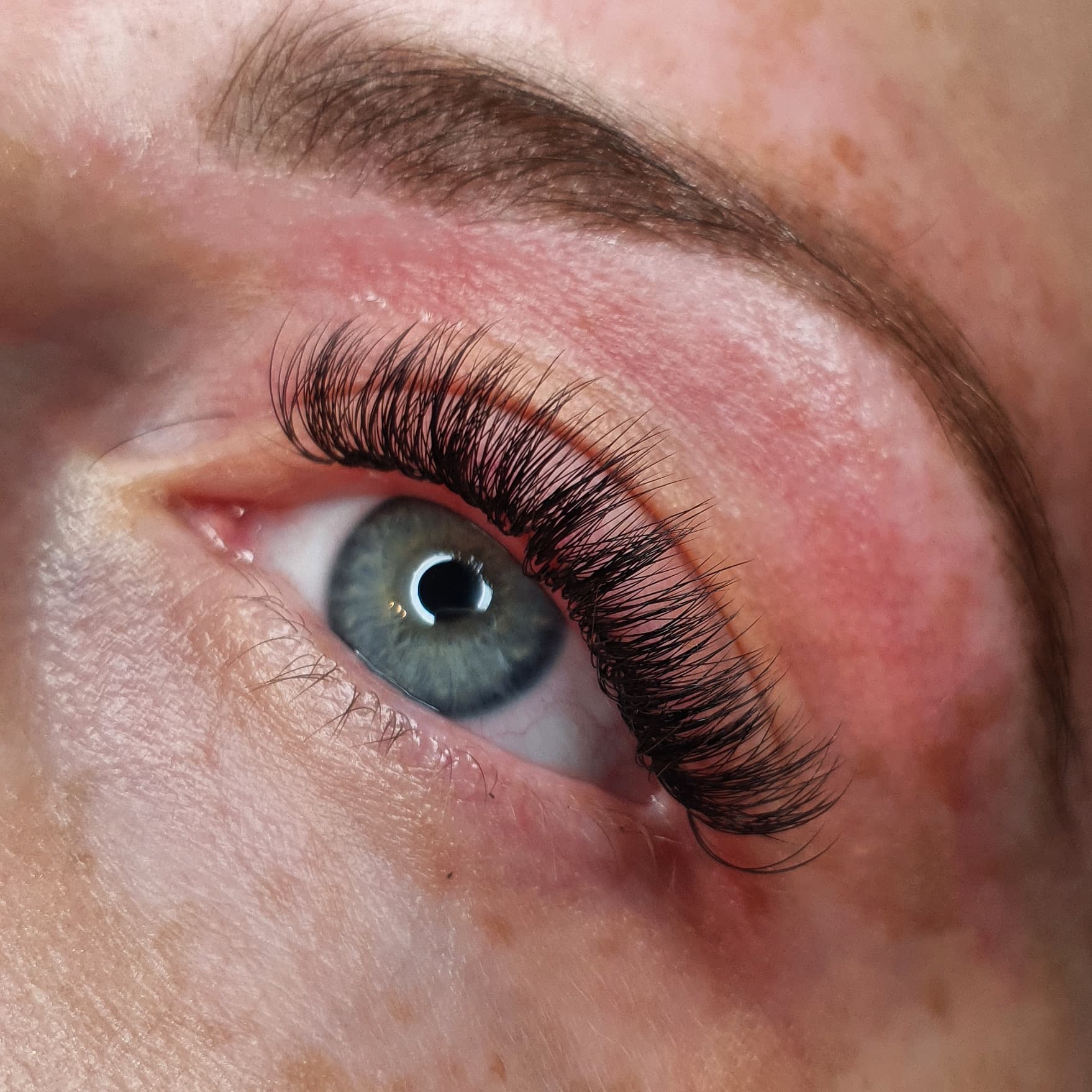 Close-up lash extensions by ARK of Beauty