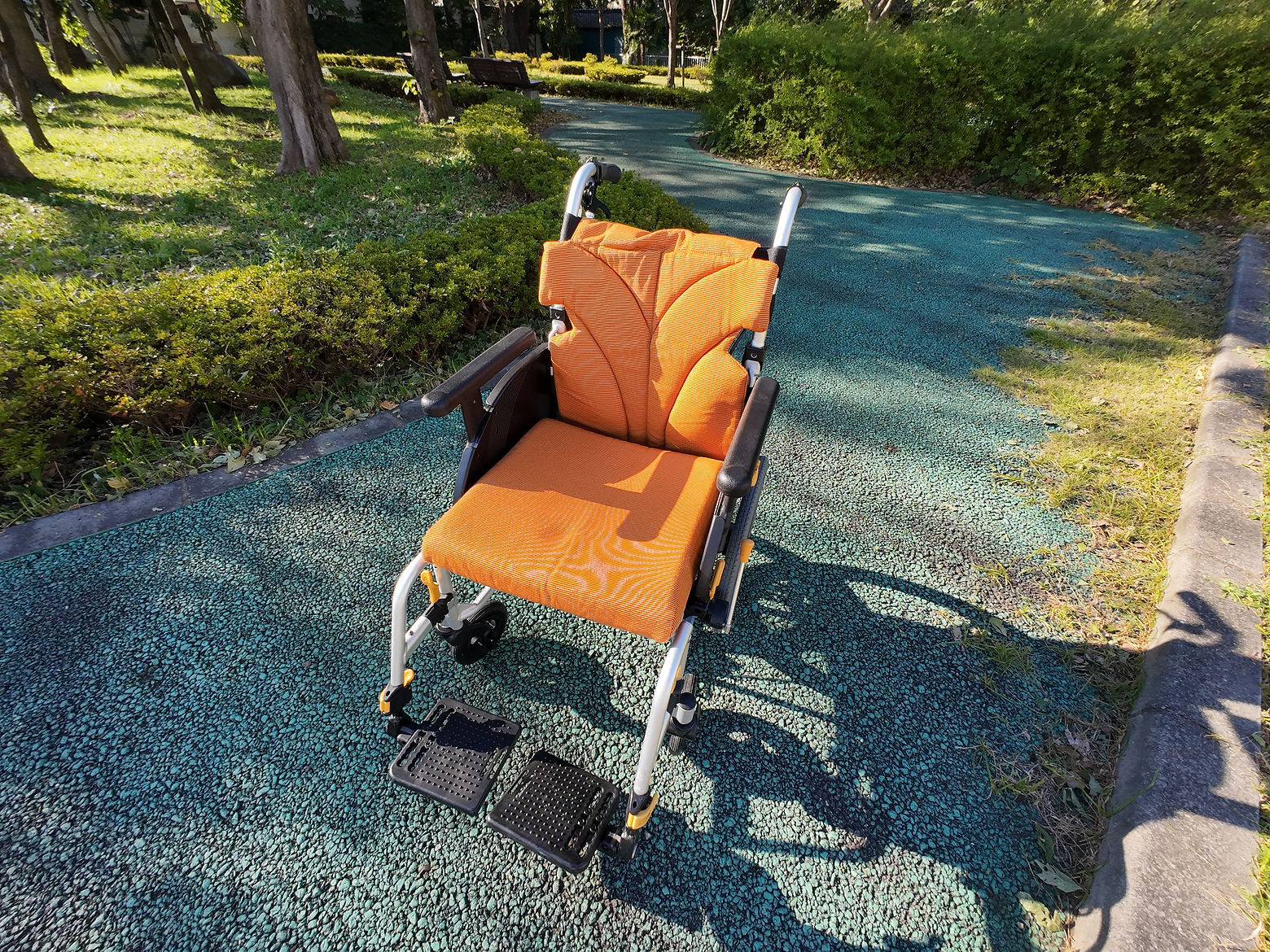 車椅子 オレンジ.jpg