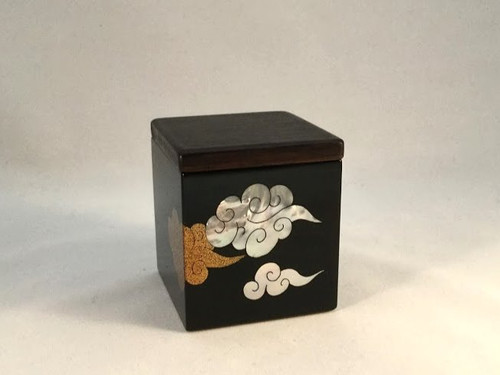 20-0020】厚貝瑞雲螺鈿小箱 | マルサ漆器製造所