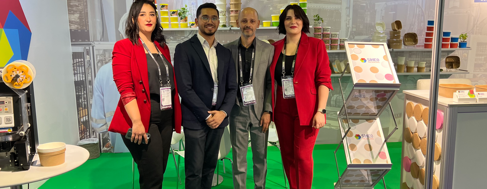 Sineo Packaging team at Gulfood Manufacturing - corporate employees at exhibition for sustainable packaging