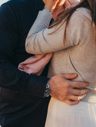 couple on a photoshoot in Lisbon