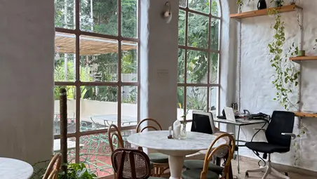 リモートワークに最適なカフェと通信環境の探求