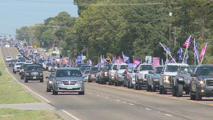 Gran desfile de Trump pasa por Bryan y College Station.
