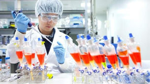 Gates invierte en farmacéutica coreana para que fabrique 200 millones de vacunas contra COVID-19.