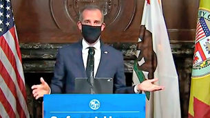 Alcalde de Los Ángeles, Eric Garcetti, le dice a los residentes que 'cancelen todo'.