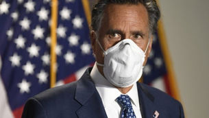 Mitt Romney aumenta la defensa de la votación por correo masivo.