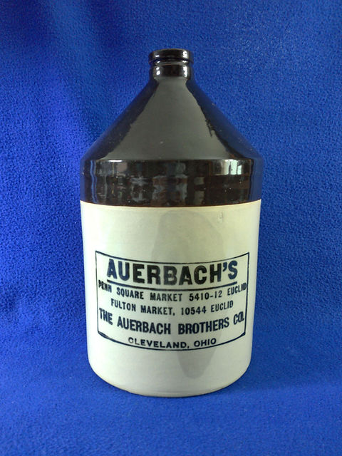 怠慢な壺 CORB-1961 シークレット Auerbach's, Cleveland, Ohio Stoneware Jug #12593 | Doc's Crocks
