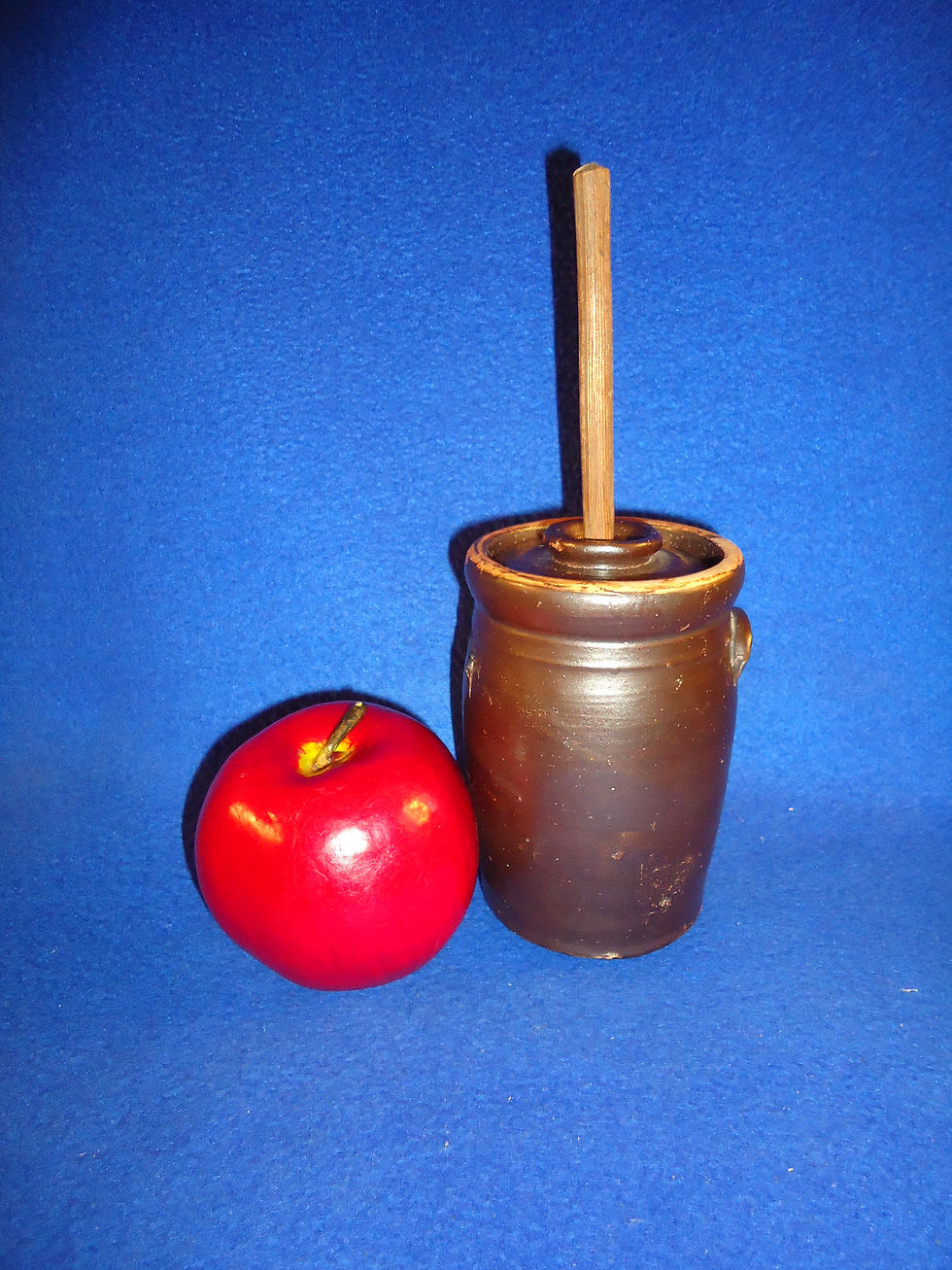 Miniature Toy Stoneware Churn with Guide and Dasher #10015