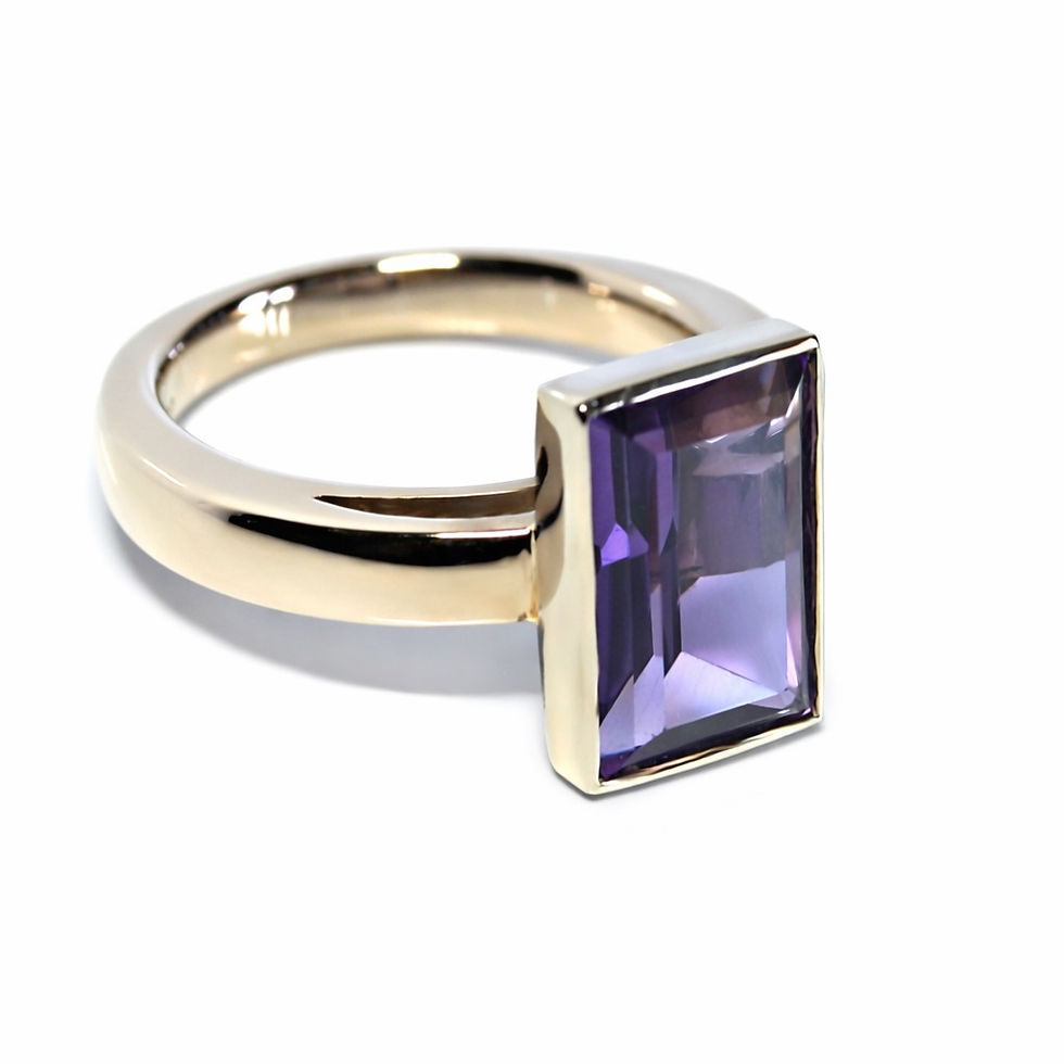 Thumbnail: Tablet ring with scissor-cut Amethyst in 18k White Gold