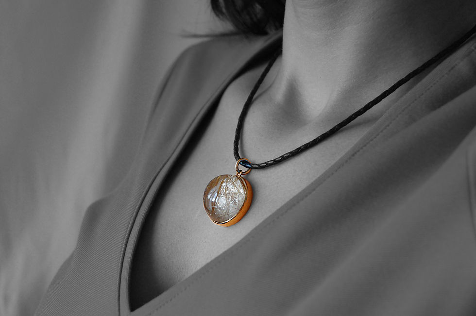 Miniaturbild: 69 Karat Rutilquarz Anhänger in 750 Rosegold