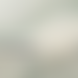 Infografía Clínica Dra. Antonia León sobre prediabetes y variabilidad glucémica, mostrando curvas de estabilidad versus desregulación metabólica y la figura corporal central que representa la fase temprana de alteración de glucosa y su ventana de intervención clínica.