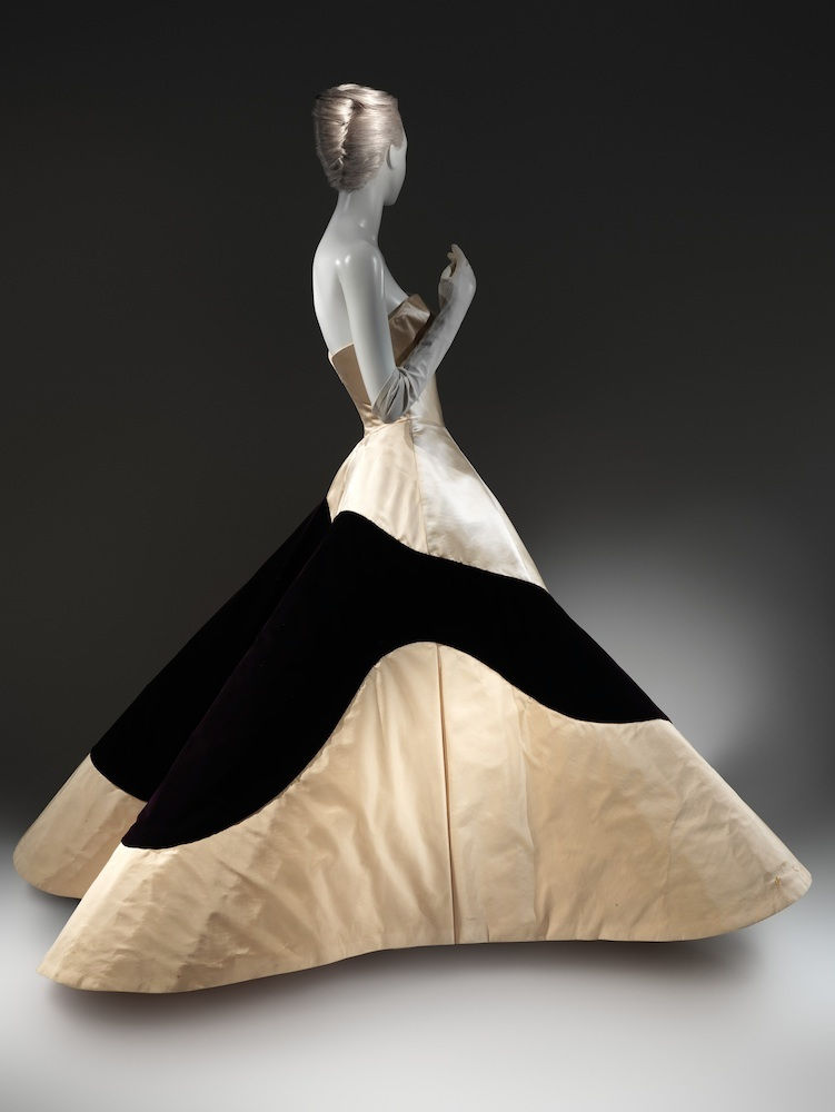 Miniature : CHARLES JAMES : BEYOND FASHION