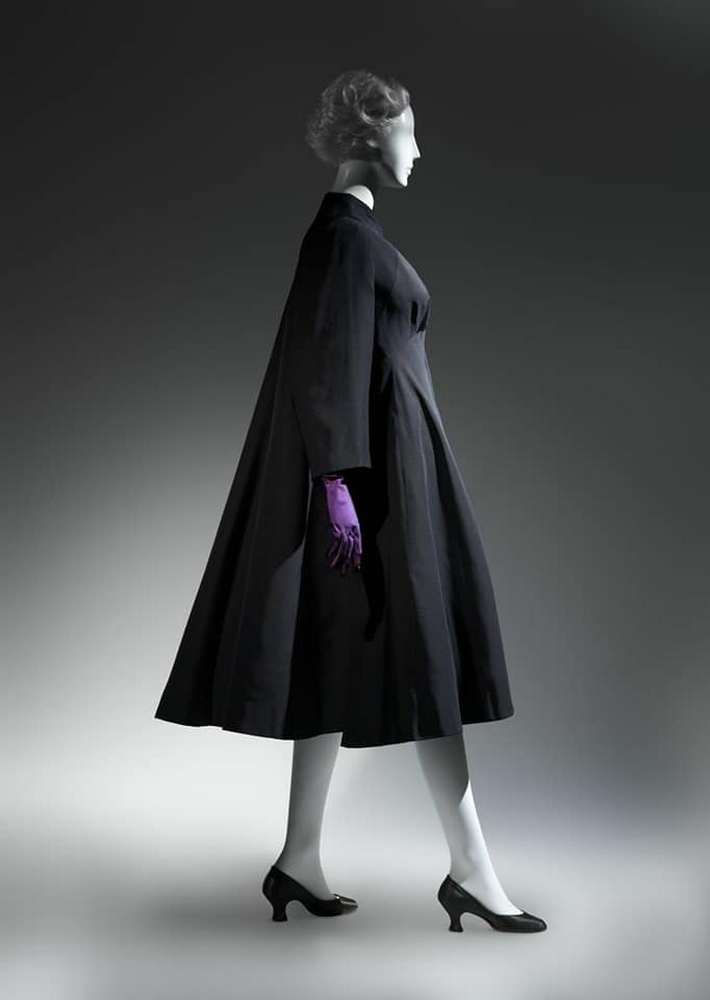 Miniature : CHARLES JAMES : BEYOND FASHION
