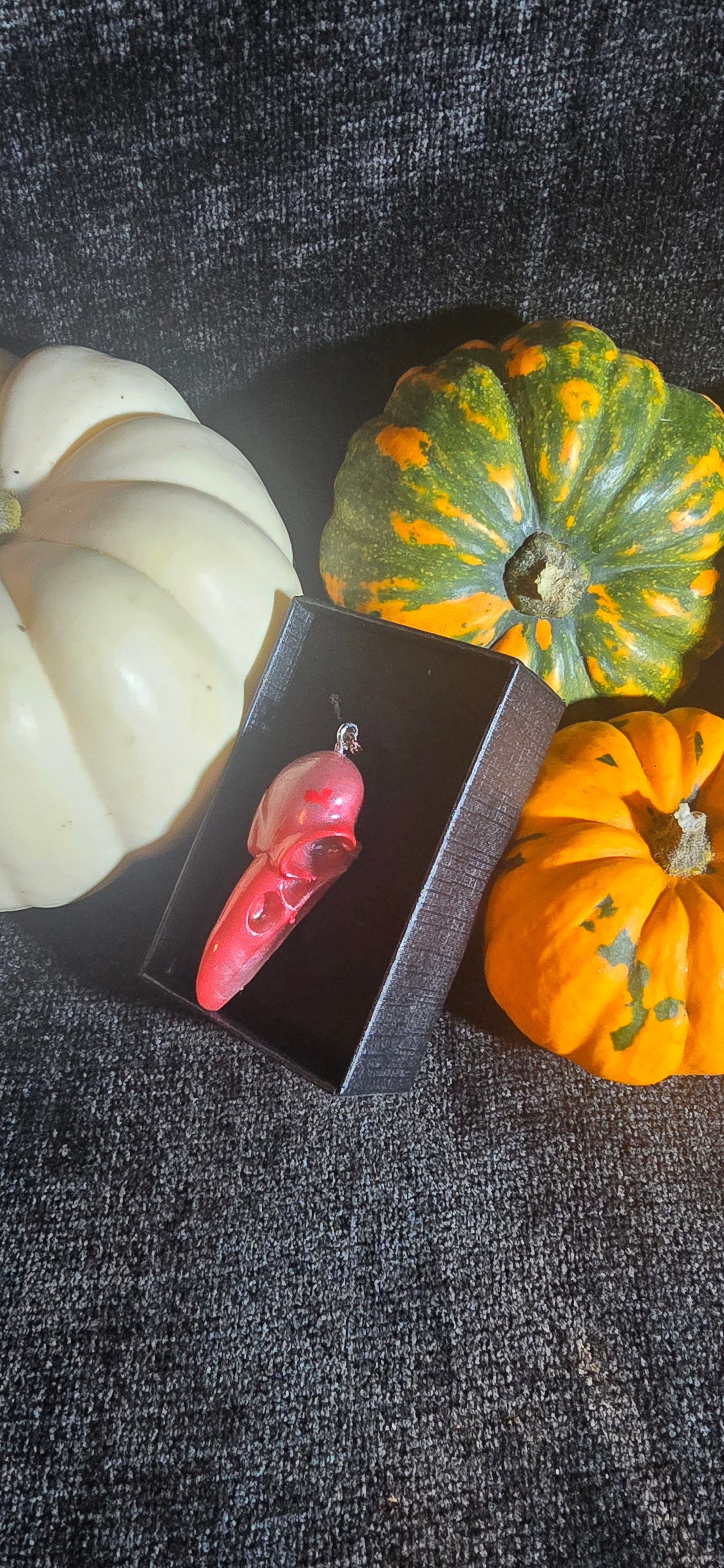 crow skull necklace red/pink