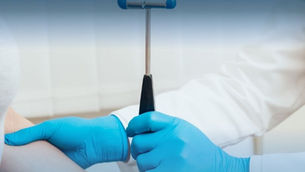 يُعد الفحص الطبي من الركائز الأساسية للحفاظ على الصحة والوقاية من الأمراض، حيث يساهم في الاكتشاف المبكر للمشكلات الصحية قبل ظهور الأعراض، مما يزيد من فرص العلاج الناجح ويقلل من المضاعفات. في قطر، يحظى الفحص الطبي باهتمام كبير ضمن منظومة صحية متطورة تعتمد على معايير عالمية وتقنيات تشخيص حديثة، ما يجعلها وجهة موثوقة لإجراء الفحوصات الطبية الشاملة. الفحص الطبي الشامل في قطر - دليل الفحص الطبي في قطر