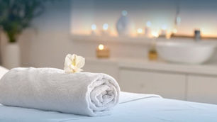 تركيا أصبحت وجهة رائدة لعمليات التجميل للمرضى الدوليين، حيث تجمع بين خبرة الجراحين، المستشفيات المتخصصة، والتقنيات الحديثة. يمكن للمرضى الحصول على نتائج طبيعية وفعالة في مختلف الإجراءات التجميلية، مثل تجميل الأنف، شد الوجه، تكبير وتصغير الثدي، شفط الدهون، وعمليات شد الجسم، بأسعار تنافسية مقارنة بالدول الأوروبية. عمليات التجميل في تركيا - دليل عمليات التجميل في تركيا