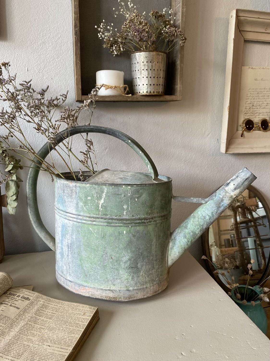 Ancien arrosoir en zinc patiné vert