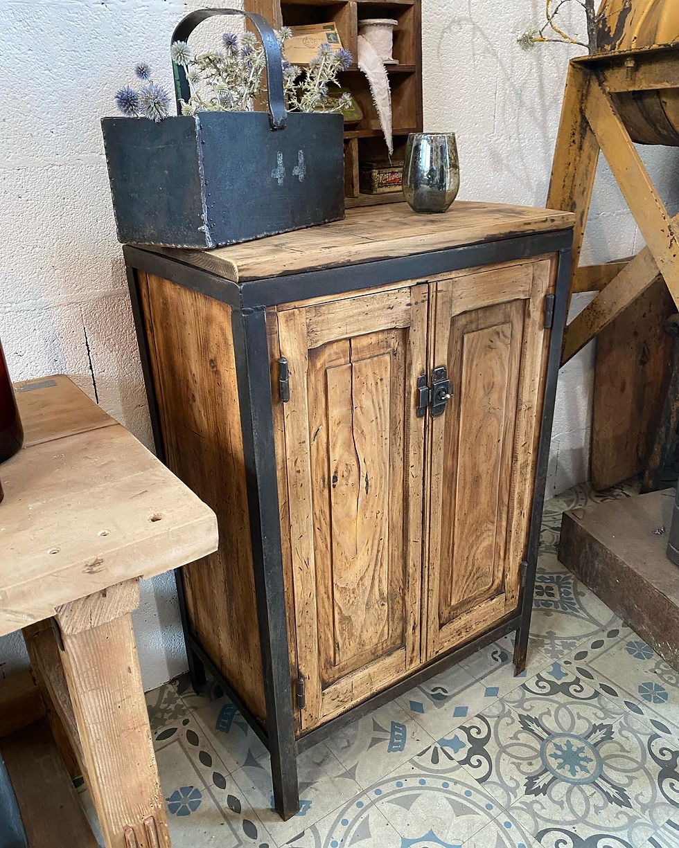 Miniature : Petit meuble industriel