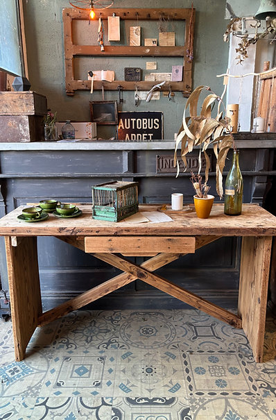 Console en sapin pieds croisés