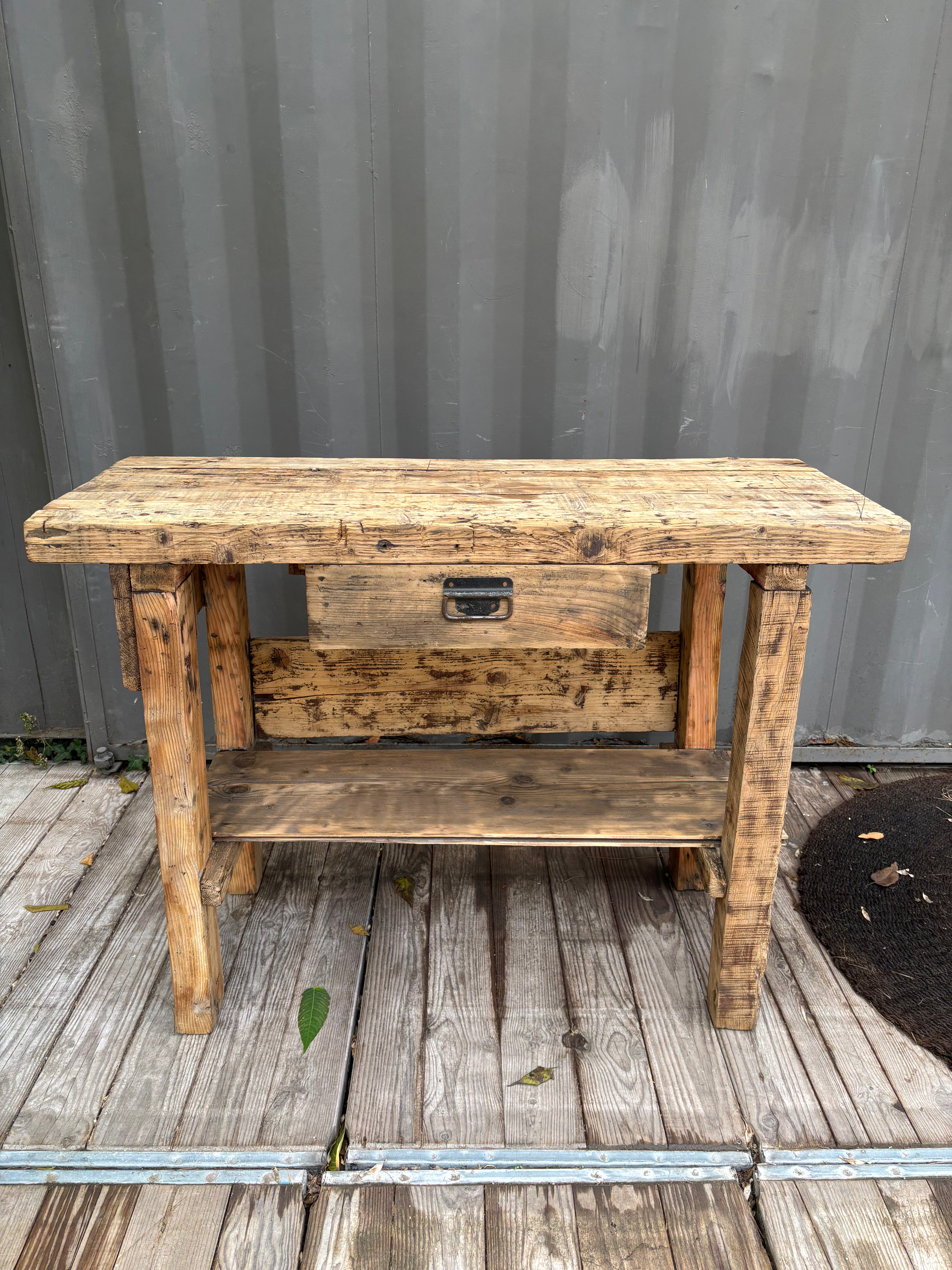 Petit établi rustique 