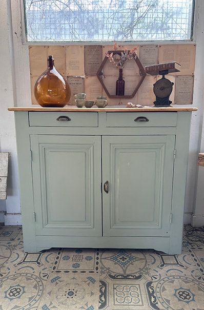 Buffet parisien vert-de-gris