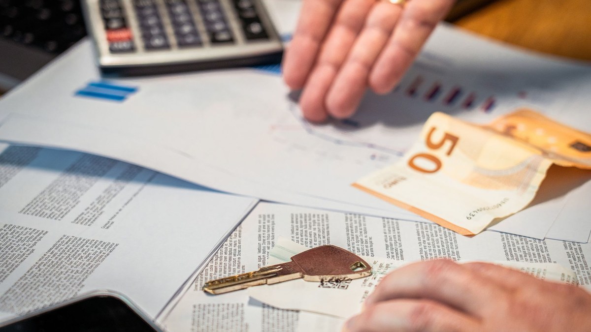 documents needed to settle an estate in florida stock photo for Legacy Options families