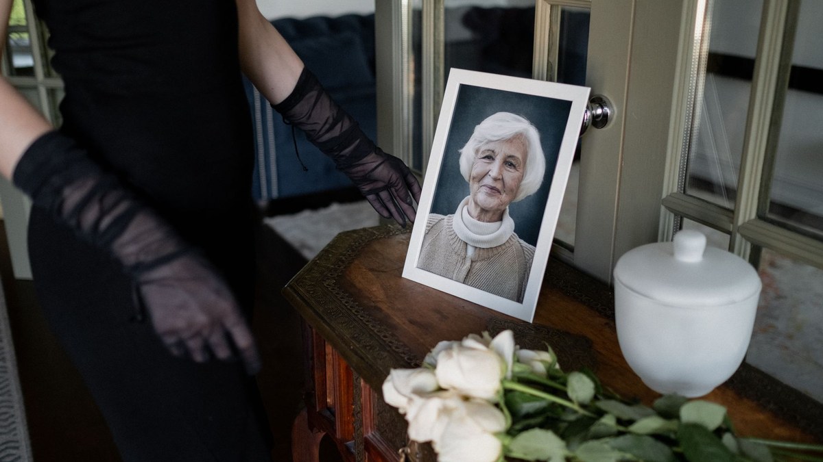 how to choose the right cremation urn stock photo for Legacy Options families