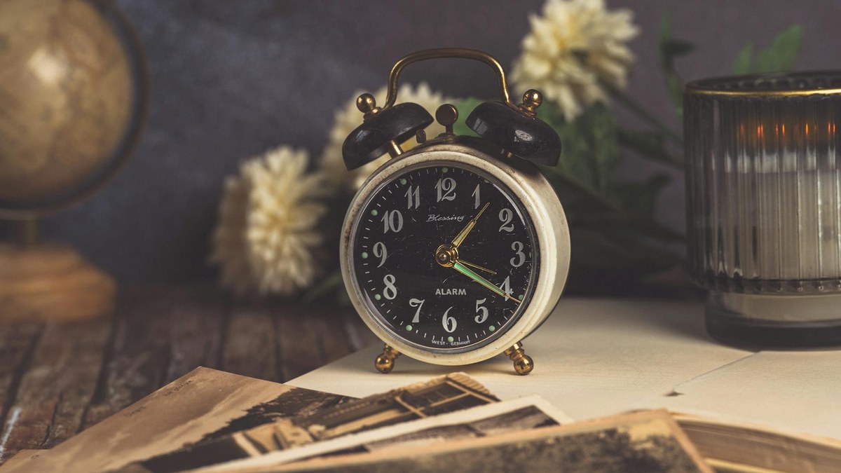 how long can you wait to hold a memorial service stock photo for Legacy Options families