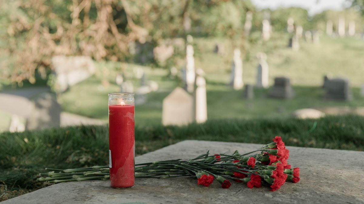 direct cremation vs traditional funeral southwest florida stock photo for Legacy Options families