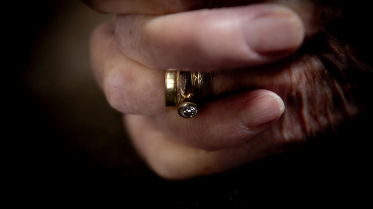 How to Compare Urn, Keepsake, and Jewelry Options, Southwest Florida