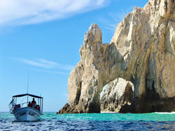 20200520-1590012234-tour-privado-en-lancha-al-arco-de-los-cabos-tuexperiencia-5